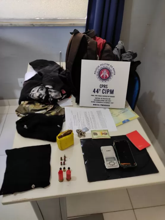 Policiais Militares da 44ª CIPM encontram mochila com drogas e munições na zona rural de Itanhém 