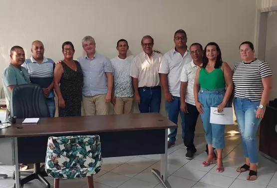 Prefeito Mildson Medeiros anuncia pagamento de 1/3 de férias em reunião com diretores da APLB