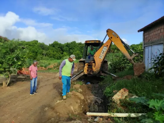 Prefeitura de Itanhém inicia segunda etapa de construção de rede de esgoto no Bairro Olaria