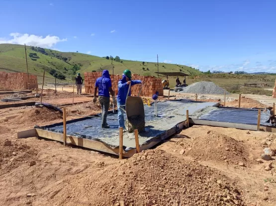 Prefeito Mildson Medeiros faz visita em obras do novo conjunto habitacional. Primeira etapa serão 44 casas