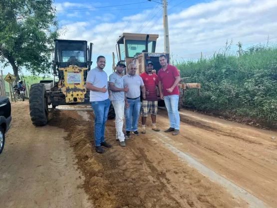 Ian Costa retorna à diretoria de Obras da Prefeitura de Itanhém e já começa recuperar a estrada de Santa Rita