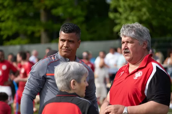 Vitorioso como goleiro, o agora treinador itanheense Raniere leva seu time para 1ª divisão em Luxemburgo 