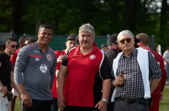 Vitorioso como goleiro, o agora treinador itanheense Raniere leva seu time para 1ª divisão em Luxemburgo 