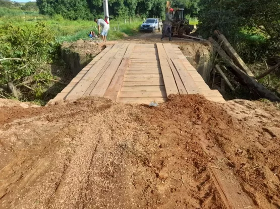 Prefeitura de Itanhém conclui reconstrução de ponte danificada na região de Batinga