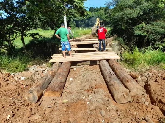 Prefeitura de Itanhém conclui reconstrução de ponte danificada na região de Batinga