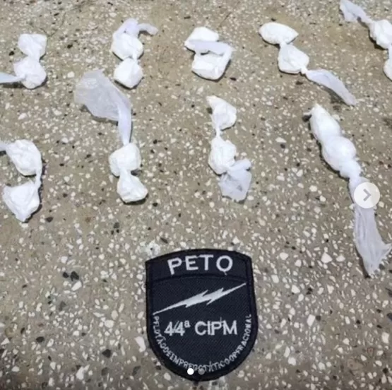 NAMORADA DE SUSPEITO DO ASSASSINATO DE LOTEIRO É PRESA COM DROGAS EM MEDEIROS NETO