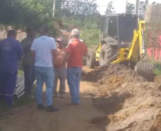 Prefeito Mildson visita obras de extensão da rede de água encanada no loteamento Santa Maria