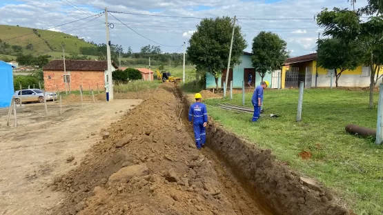 Prefeito Mildson visita obras de extensão da rede de água encanada no loteamento Santa Maria