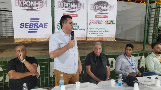 Presidente da Câmara de Vereadores, Renato Correia prestigia abertura oficial da 21ª Exponhém 