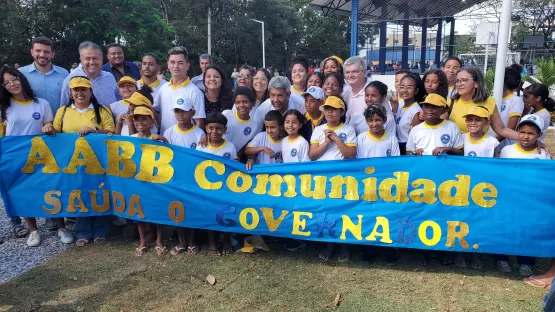 Governo do Estado entrega obras de educação, infraestrutura e esporte, em Itanhém