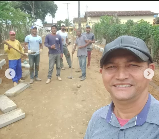 Nas redes sociais vereador Dias da Academia expressa sua gratidão ao prefeito Mildson Medeiros pelo calçamento na Vila São 