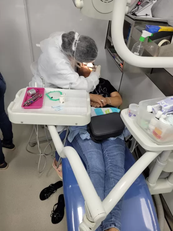 Odontomóvel atende mais de 700 pacientes em Itanhém com mais de 12 mil procedimentos odontológicos 