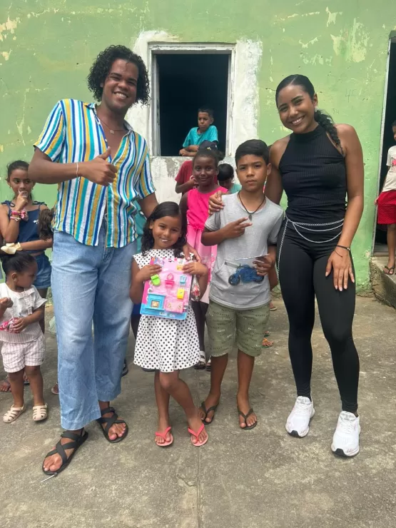 Itanhem - Festa Solidária no Monte Santo: Comunidade e Voluntários se Unem para Celebrar o Dia das Crianças com Doces, Brinquedos e Muita Alegria