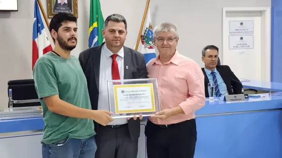 Emoção e Homenagens na Última Reunião da Câmara de Vereadores de Itanhém: Assista ao Vídeo Completo