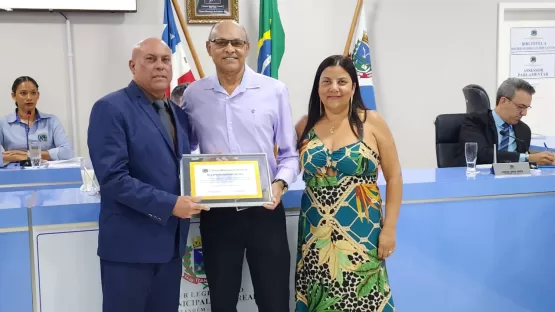 Emoção e Homenagens na Última Reunião da Câmara de Vereadores de Itanhém: Assista ao Vídeo Completo