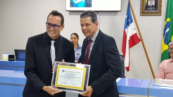 Emoção e Homenagens na Última Reunião da Câmara de Vereadores de Itanhém: Assista ao Vídeo Completo