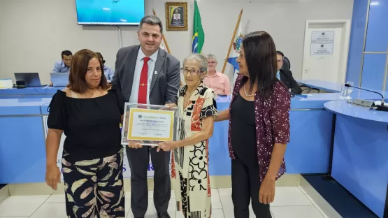 Emoção e Homenagens na Última Reunião da Câmara de Vereadores de Itanhém: Assista ao Vídeo Completo