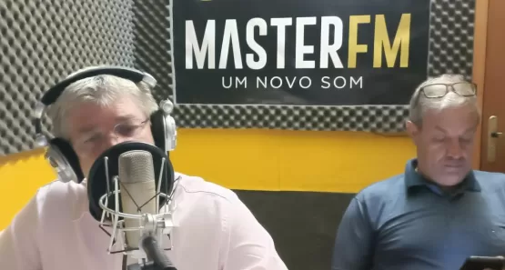 Mildson Medeiros anuncia intenção de disputar a reeleição em Itanhém durante entrevista na Rádio Master FM