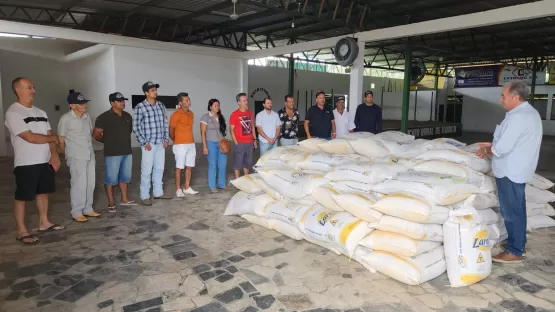 Associados do Sindicato Rural de Itanhém Recebem Farelo de Sorgo pela Campanha “Juntos pela Bahia” da FAEB/SENAR