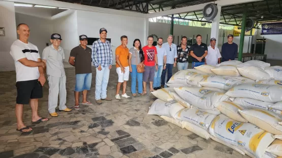 Associados do Sindicato Rural de Itanhém Recebem Farelo de Sorgo pela Campanha “Juntos pela Bahia” da FAEB/SENAR