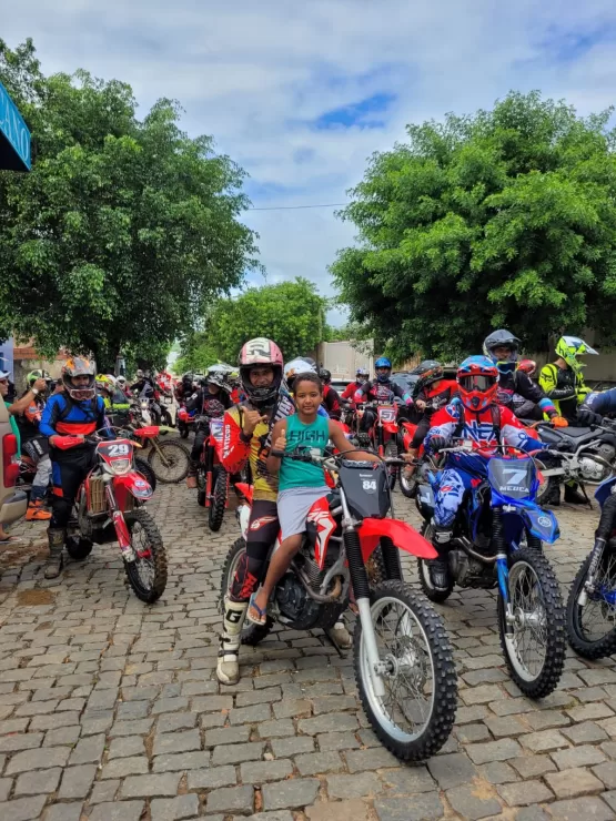 Domingueira Beneficente 3.0 em Itanhém Bahia: Um Sucesso que Uniu Pilotos de Várias Cidades