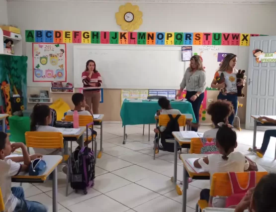 Palestra na Escola Nova Brasília CREAS de Itanhém encerra mobilizações do Mês de Combate ao Abuso Sexual, mas alerta que essas atitudes em defesa das crianças e adolescentes devem durar o ano todo