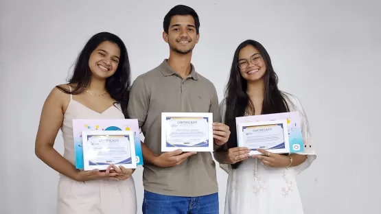 Veja entrevista - Entrega de medalhas da Olimpíada de Português e premiação da Feira de Ciências da Bahia marcam despedida do 3º Ano/2024 do Colégio Polivalente de Itanhém