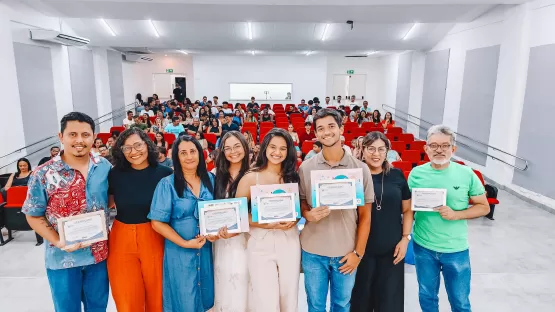 Veja entrevista - Entrega de medalhas da Olimpíada de Português e premiação da Feira de Ciências da Bahia marcam despedida do 3º Ano/2024 do Colégio Polivalente de Itanhém