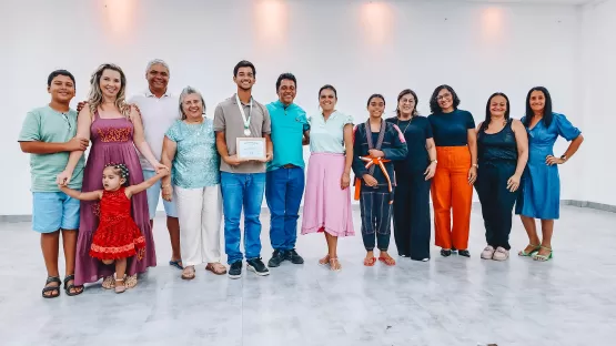 Veja entrevista - Entrega de medalhas da Olimpíada de Português e premiação da Feira de Ciências da Bahia marcam despedida do 3º Ano/2024 do Colégio Polivalente de Itanhém