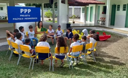 Alunos do CMEI de Itanhém Participam de Ato Democrático para Atualização do PPP