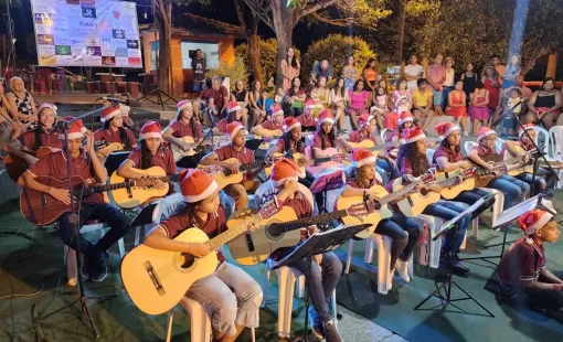 Celebrando a Magia do Natal: 1ª Cantata do Projeto Tocando com Rotary Ilumina a Praça Castro Alves; veja vídeo