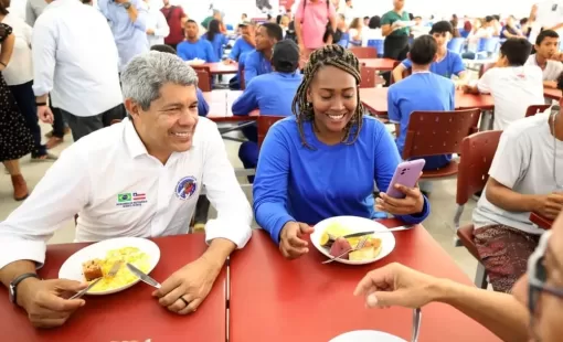 Governo do Estado entrega obras de educação, infraestrutura e esporte, em Itanhém