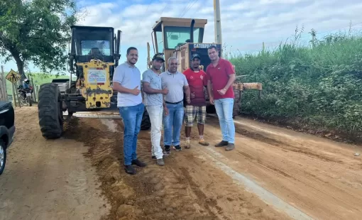 Ian Costa retorna à diretoria de Obras da Prefeitura de Itanhém e já começa recuperar a estrada de Santa Rita