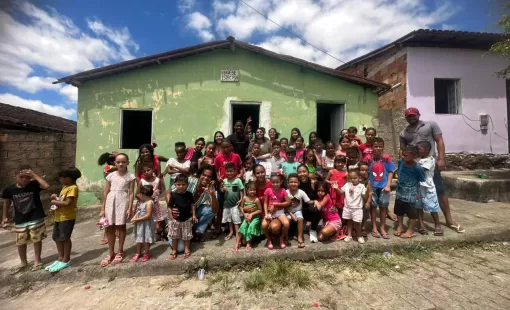 Itanhem - Festa Solidária no Monte Santo: Comunidade e Voluntários se Unem para Celebrar o Dia das Crianças com Doces, Brinquedos e Muita Alegria