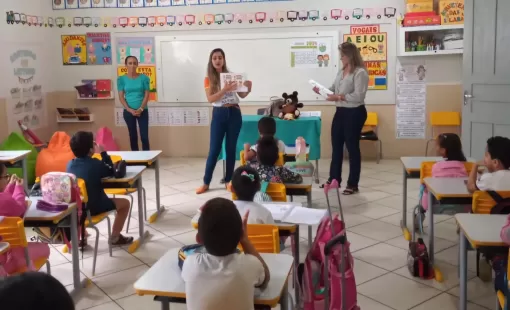 Palestra na Escola Nova Brasília CREAS de Itanhém encerra mobilizações do Mês de Combate ao Abuso Sexual, mas alerta que essas atitudes em defesa das crianças e adolescentes devem durar o ano todo