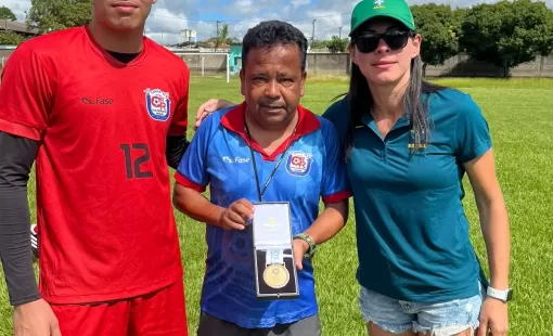 Projeto Resgate recebe a visita de Laine Almeida, goleira da seleção de Beach Soccer campeã mundial na Arábia Saudita