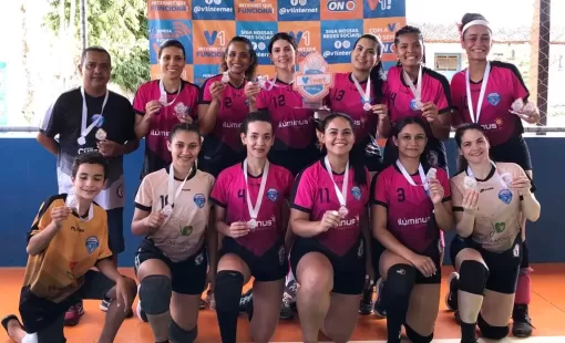 Seleção Feminina de Voleibol de Itanhém Conquista o Título na Terceira Copa V1 NET em Machacalis 